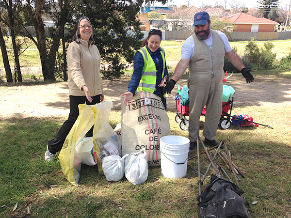 Litter pick up Edgars Creek Thomastown